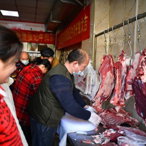 新店開業(yè)送白菜，這個老板的生意火了