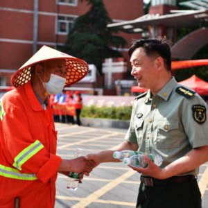 助力高考，阜城環(huán)衛(wèi)工人在行動
